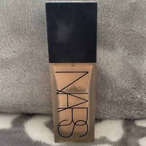 NARS All Day Luminous Weightless Foundation